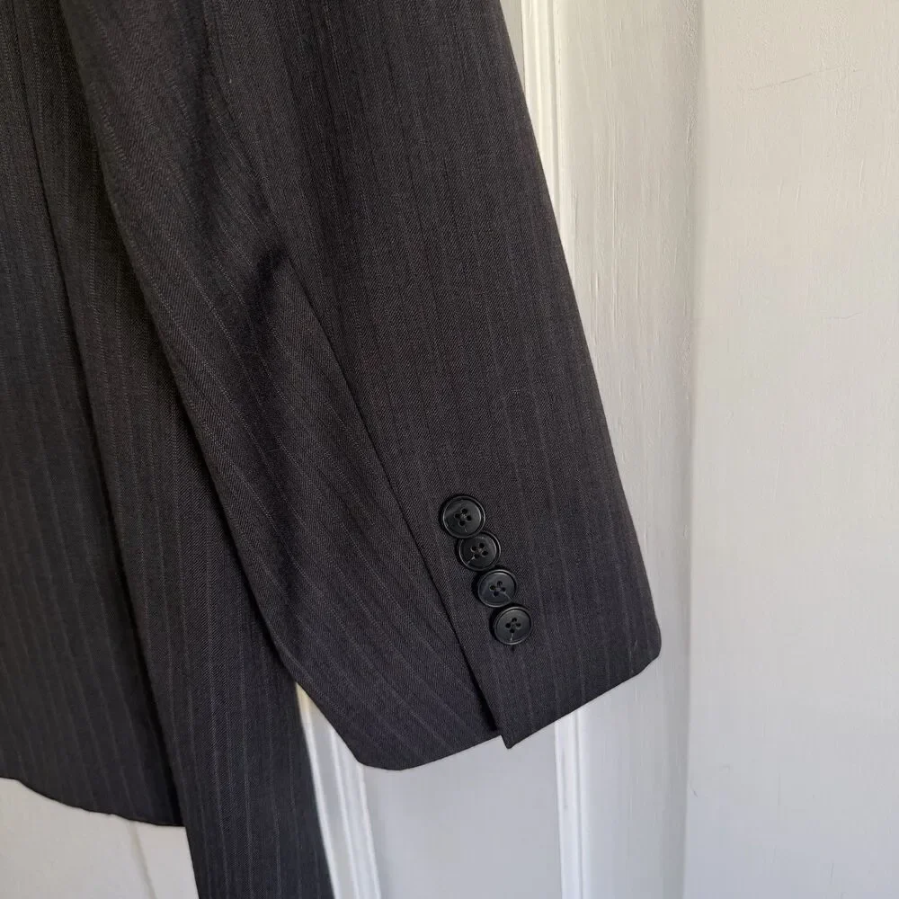 Jos A Bank Signature Slim Fit Blazer 40S Gray Pinstripe 100% Wool Sport Coat